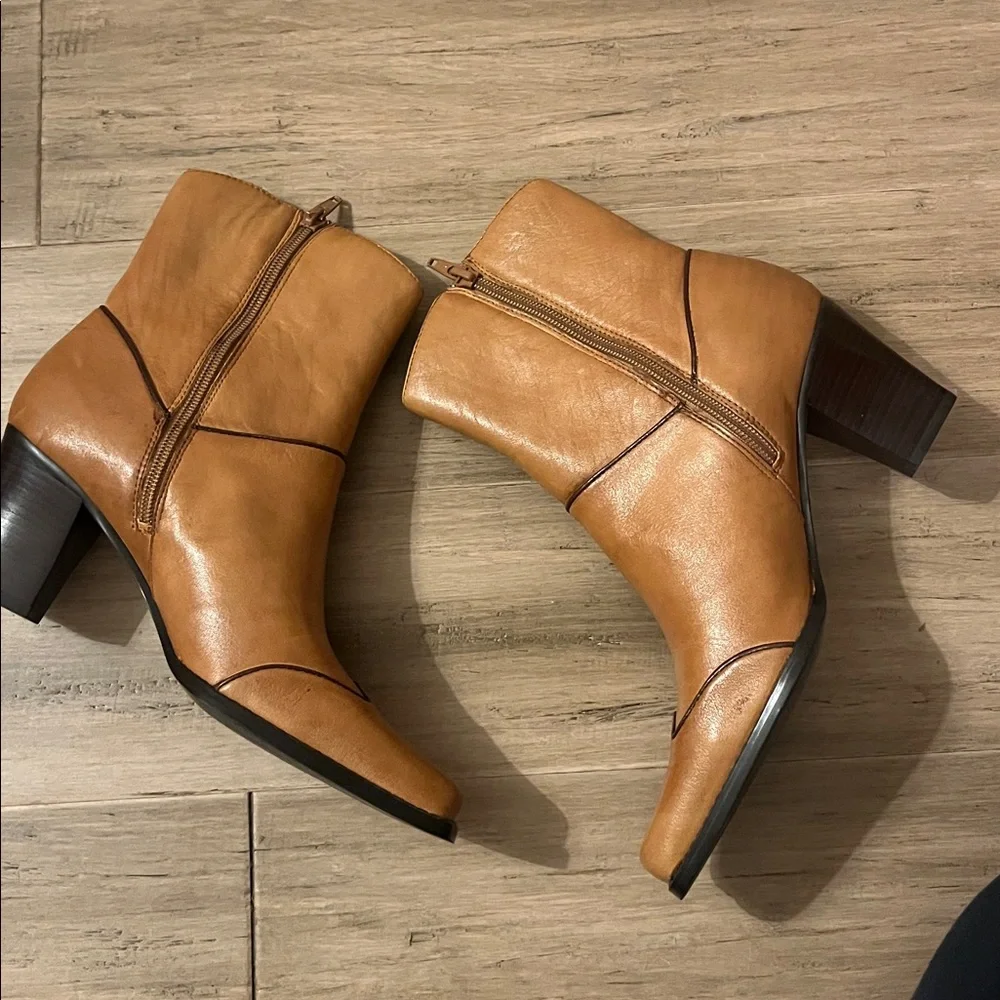 New Coldwater Creek Tan Leather Ankle Boots Booties 7M - Picture 3 of 5